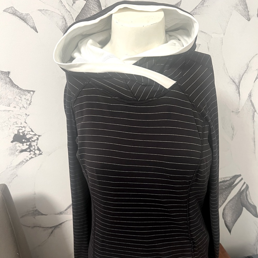 Lululemon Hoodie
Size 10
